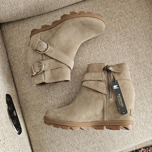 Sorel Joan Of Arctic Buckle Leather Wedge II Boot - Picture 2 of 10